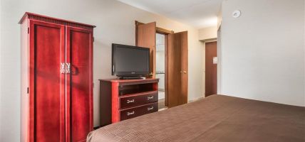 Clarion Inn and Suites Airport (Kentwood)