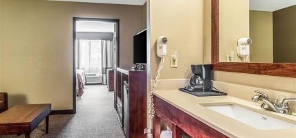 Quality Inn and Suites Salem near I-57