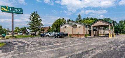 Quality Inn and Suites (Marinette)