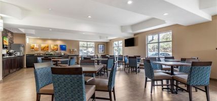 Hotel Comfort Suites Medical Center near Six Flags (San Antonio)
