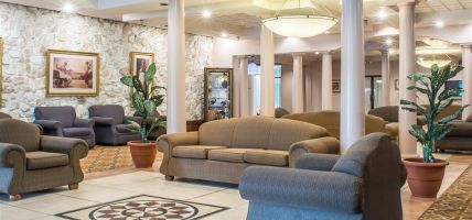 Quality Inn and Suites Palm Island Indoor Waterpark (Batavia)