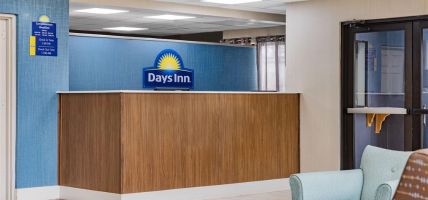 Days Inn & Suites by Wyndham Savannah Midtown (Montgomery)