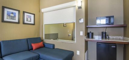 Hotel Comfort Suites (Regina)