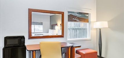 a Days Inn by Wyndham Oceanside Inn & Suites (Fort Bragg)