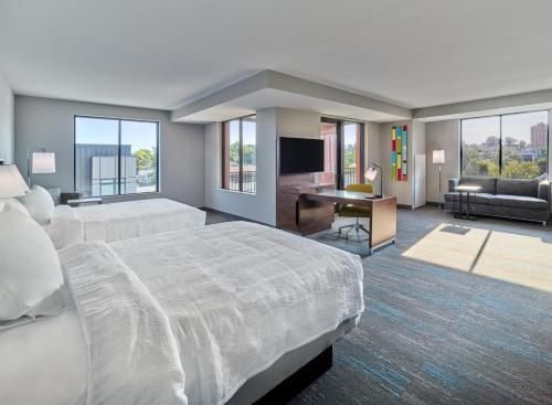 Hampton Inn & Suites Omaha Un Medical Center Area - Omaha, NE