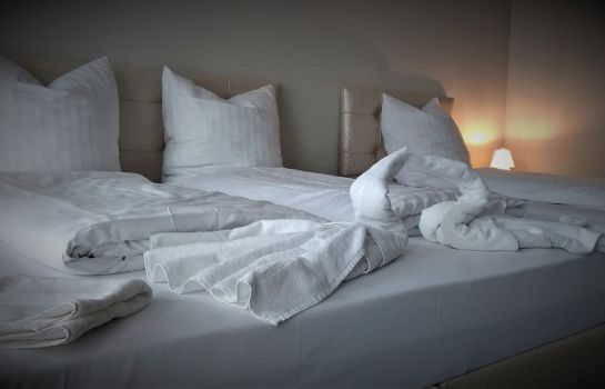 Hotels Near Renataschule