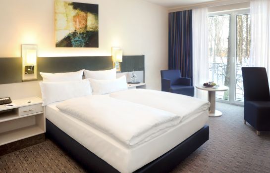 Hotels Near Renataschule