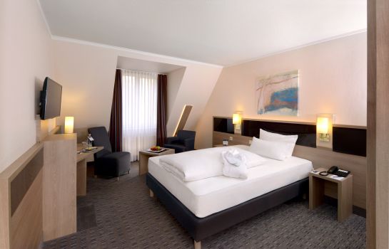 Hotels Near Renataschule