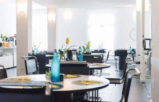 Santoni Freelosophy Hotel