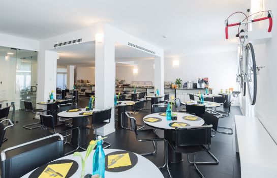 Santoni Freelosophy Hotel