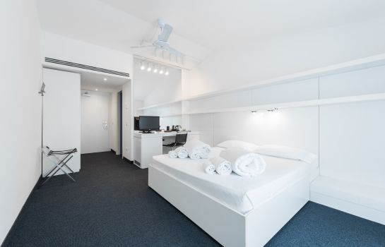 Santoni Freelosophy Hotel