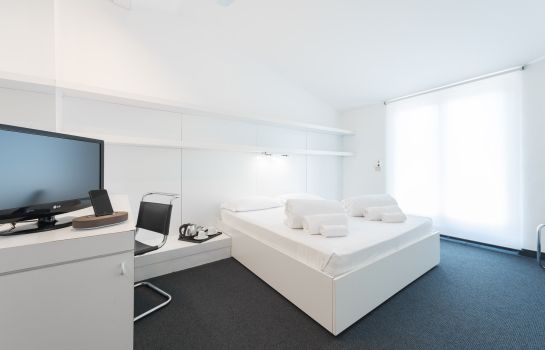 Santoni Freelosophy Hotel