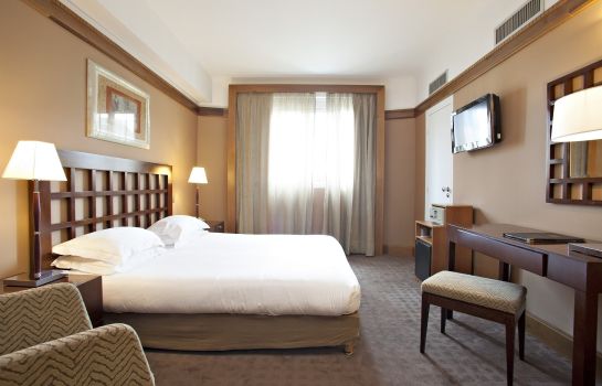 Best Western Plus Mercedes Arc de Triomphe