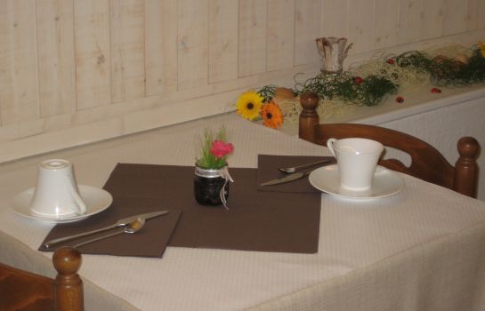 Le Domino Contact Hotel