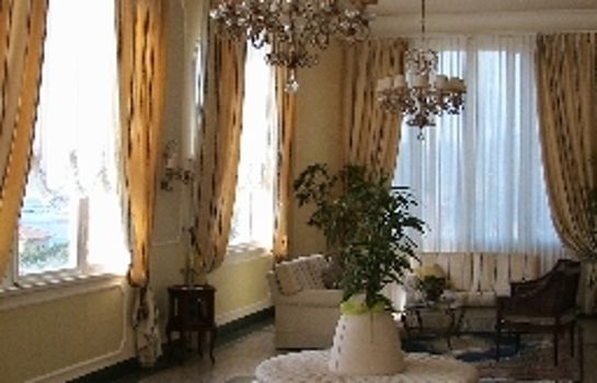 Grand Hotel Villa Parisi