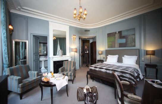 Champs Elysees Plaza Hotel