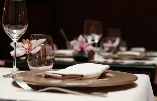 Champs Elysees Plaza Hotel