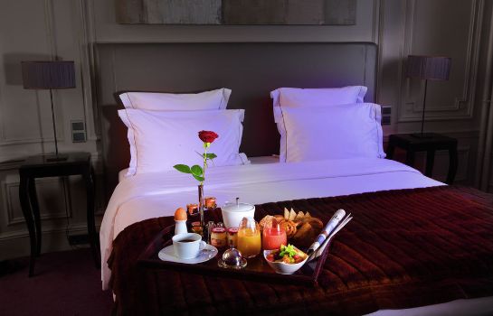 Champs Elysees Plaza Hotel