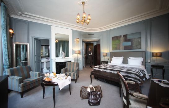 Champs Elysees Plaza Hotel