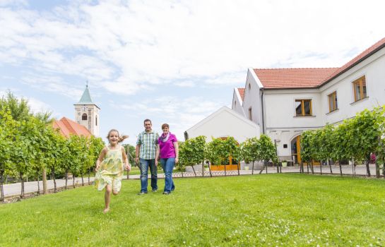 Weingut & Pension zum Seeblick Familie Sattler