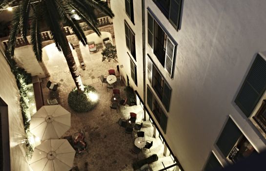 Petit Palace Tres