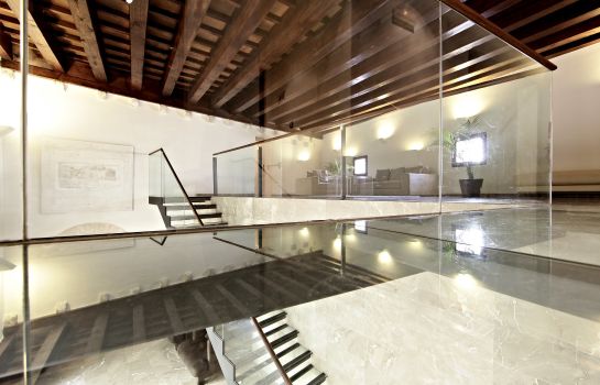 Petit Palace Tres
