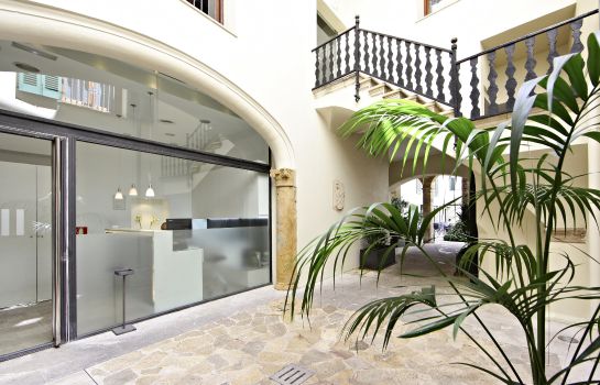 Petit Palace Tres