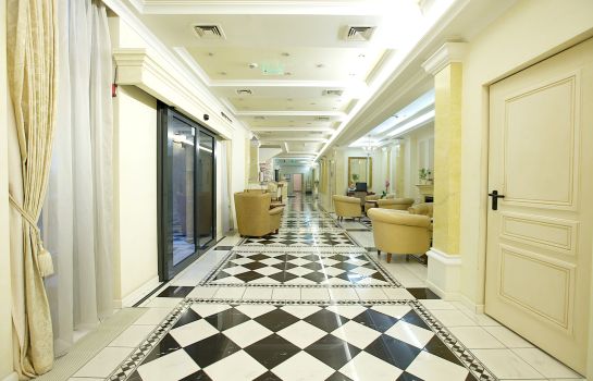 Queen's Court