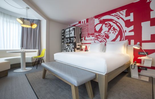 Brussels Radisson Red Hotel
