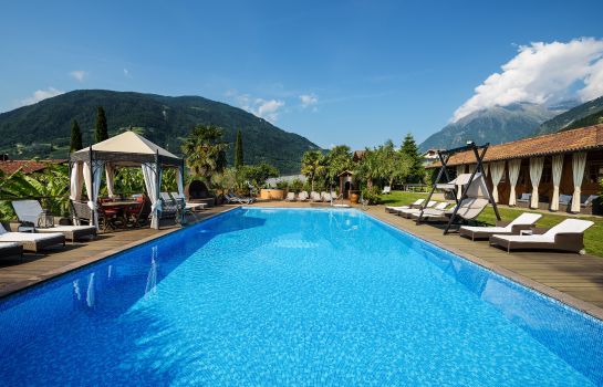 Ruster Resort