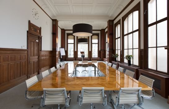 Court Hotel