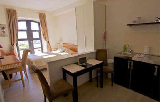Miramare Apartments & Suites