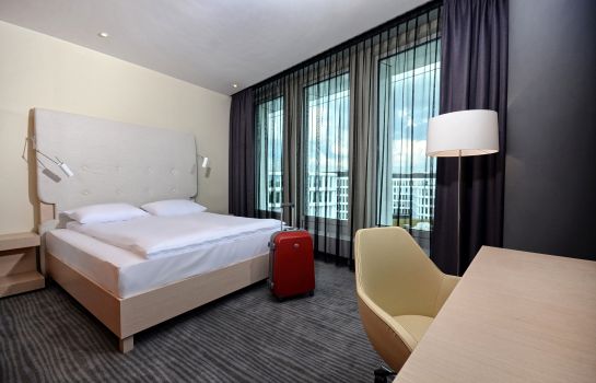 Sound Garden Hotel Airport