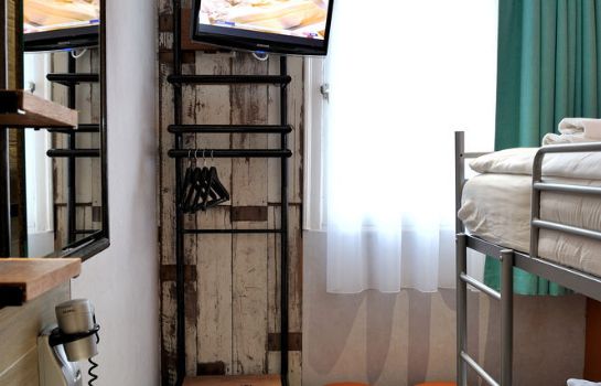 Tourist Inn Budget Hotel - Hostel