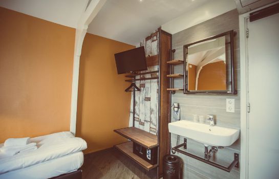 Tourist Inn Budget Hotel - Hostel