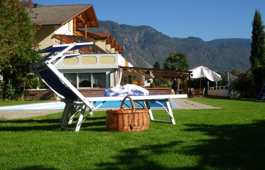 Im Tiefenbrunn Gardensuites & Breakfast