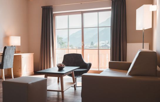 Im Tiefenbrunn Gardensuites & Breakfast