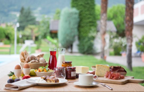 Im Tiefenbrunn Gardensuites & Breakfast