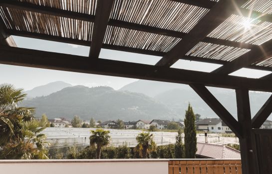 Im Tiefenbrunn Gardensuites & Breakfast