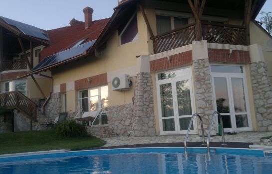 Marci Villa