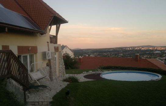 Marci Villa