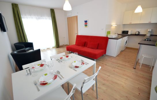 Toldi Apartments