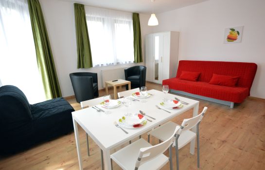 Toldi Apartments
