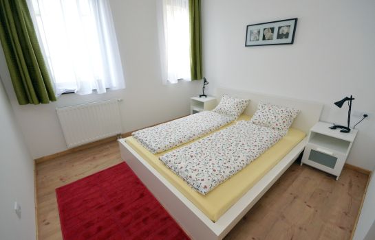 Toldi Apartments