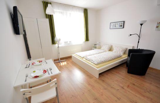 Toldi Apartments