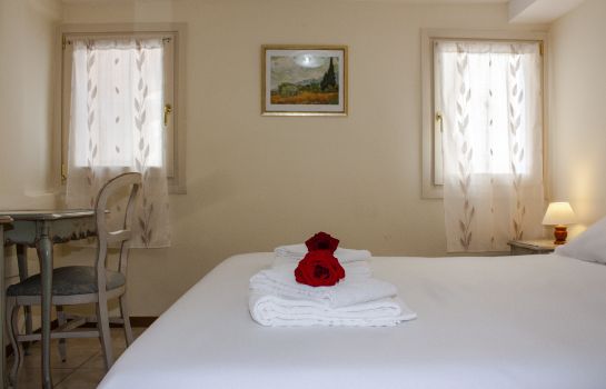 Ai Tre Ponti B&B only rooms with shared bathroom