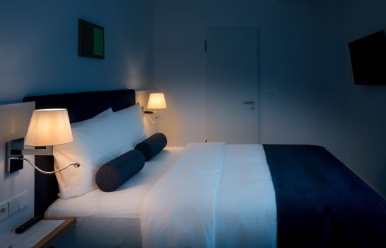 VI VADI HOTEL BAYER 89