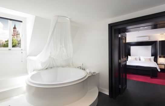 Le Theatre Hotel