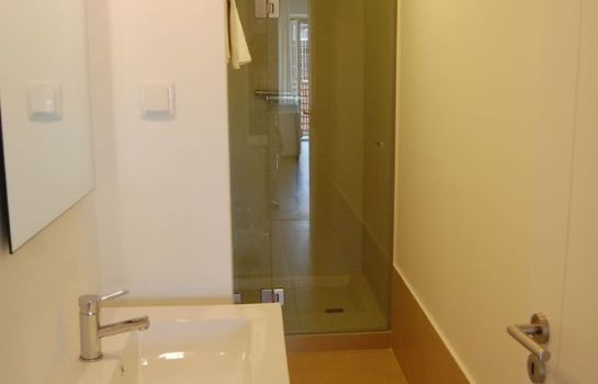 Wallis Apartments