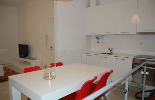 Wallis Apartments